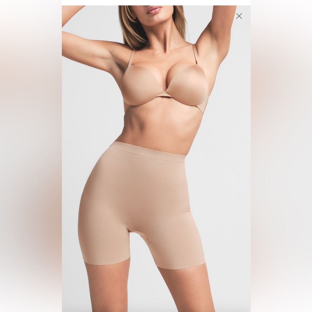 SKIMS SHEER SCULPT LOW BACK SHORT - Picture 4 of 9